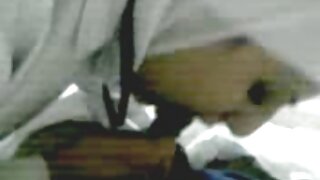 बिघडलेली जपानी हूकर खुर्चीवर बसून तिचा बीव्हर उघडकीस आणते आणि वाफेवर असलेल्या Jav HQ सेक्स क्लिपमध्ये कठोर नॅनो लिंगाला डोके देते.
