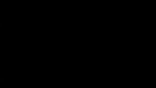 साशा केन नावाच्या मोठ्या बनावट स्तन आणि मोठे गांड असलेली काळ्या केसांची सुंदर महिला हळू हळू तिचे सर्व कपडे काढते आणि तिची मोठी गोलाकार लुट उघडते.